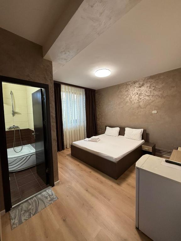 Postel nebo postele na pokoji v ubytování Villa George