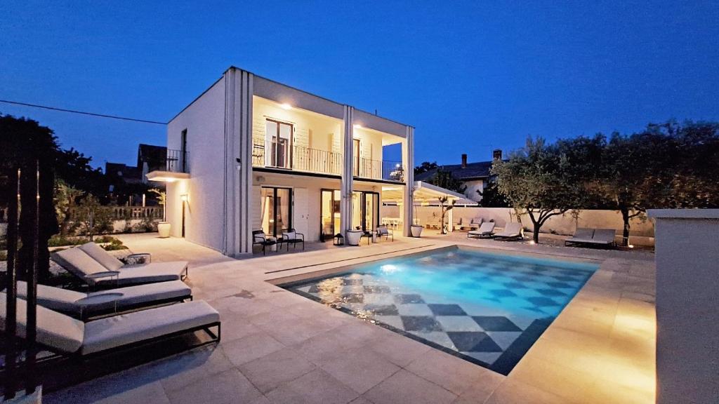 Casa Estilo Deco - Luxury Villa with Saltwater Pool