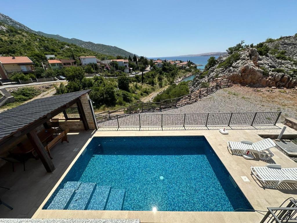 Galeriebild der Unterkunft Beachfront House Robert with Pool in Cesarica