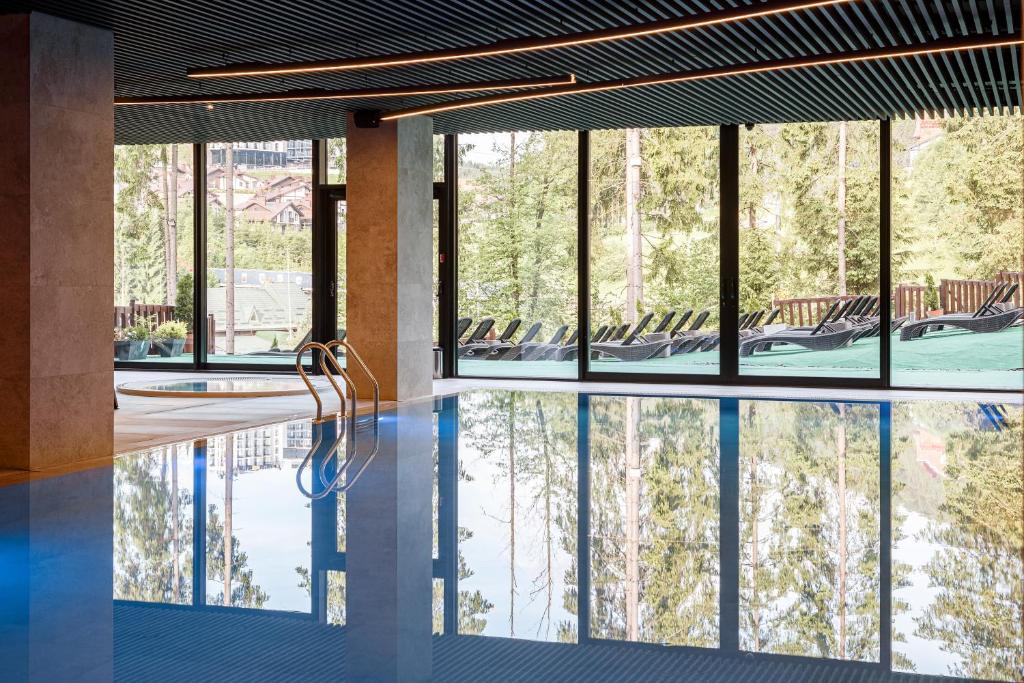 Bazén v ubytování HVOYA Apart-Hotel & SPA nebo v jeho okolí