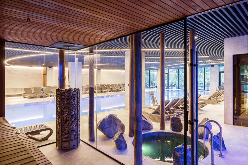 Bazén v ubytování HVOYA Apart-Hotel & SPA nebo v jeho okolí