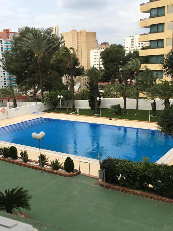Bazén v ubytování Lantana Suite-Turis Benidorm nebo v jeho okolí