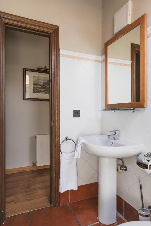 Koupelna v ubytování Apartamentos Villa de Potes