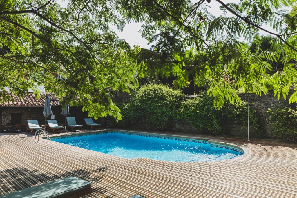 Bazén v ubytování Apartamentos Villa de Potes nebo v jeho okolí