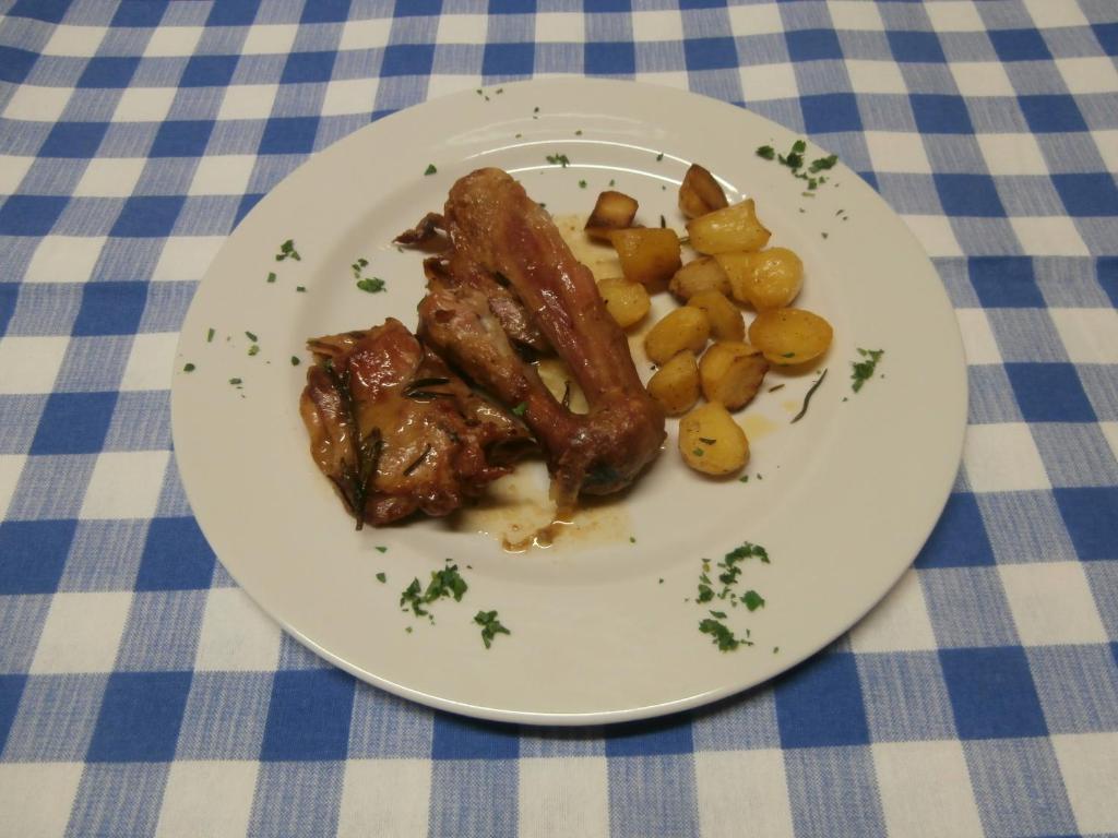 Jídlo v hotelu nebo okolí
