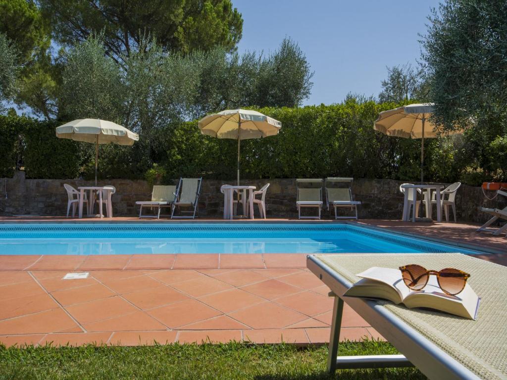 Bazén v ubytovaní Flat with shared pool and air conditioning alebo v jeho blízkosti