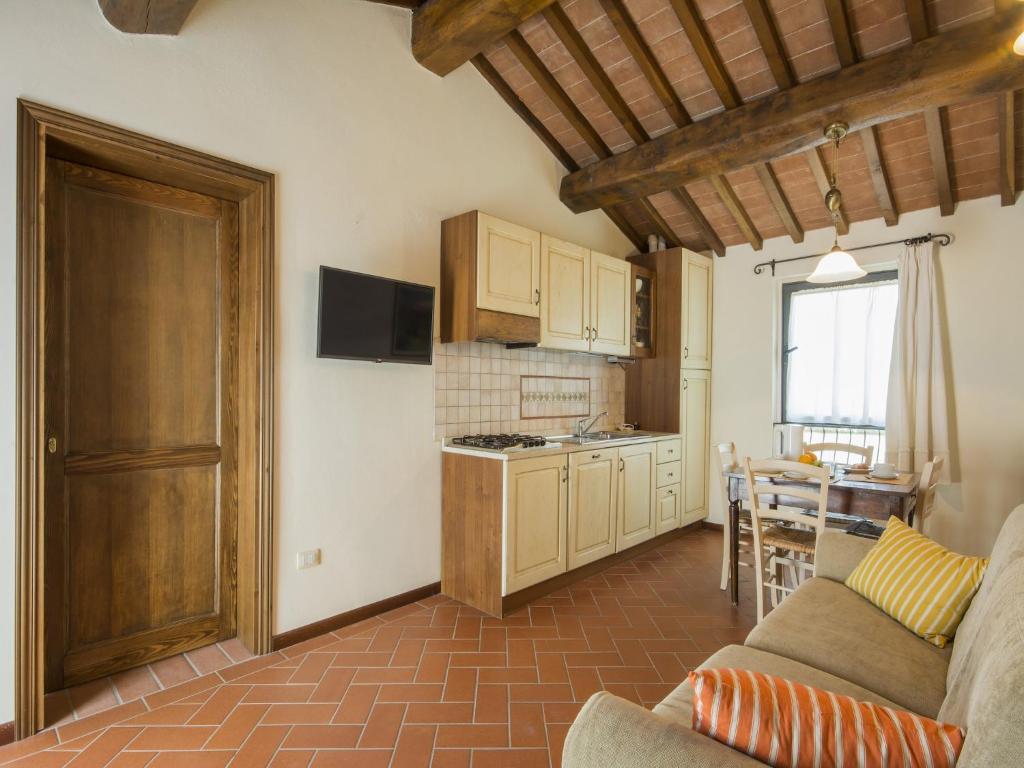 Kuchyňa alebo kuchynka v ubytovaní Flat with shared pool and air conditioning
