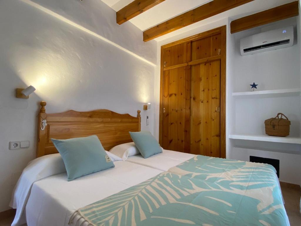 Postel nebo postele na pokoji v ubytování Casa Barca Cala Saona