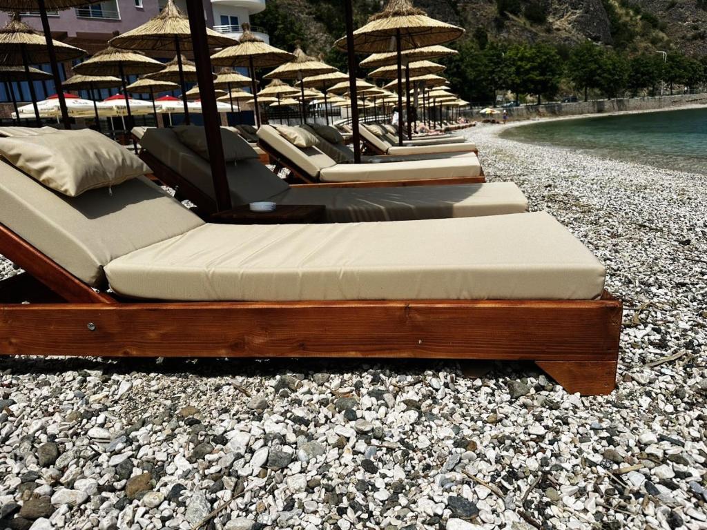 Bazén v ubytování Hotel DEMOLI nebo v jeho okolí
