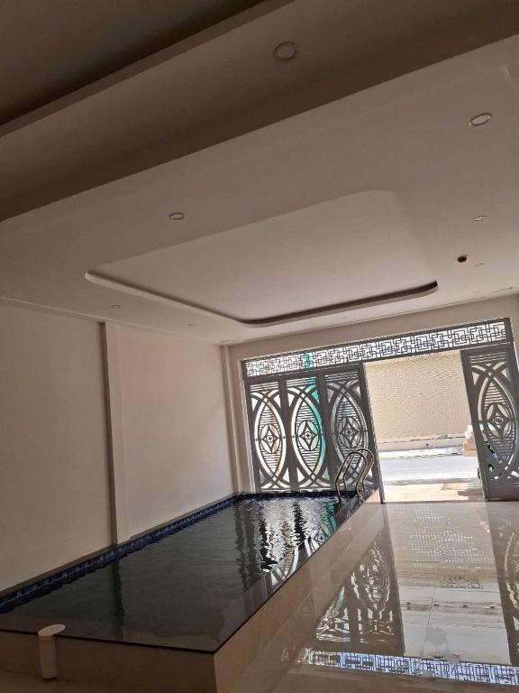 Bazén v ubytování Villa Bãi Sau 5 Lạc Long Quân nebo v jeho okolí