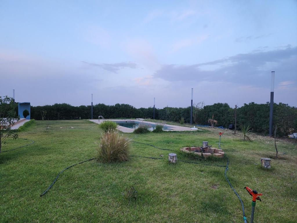 Κήπος έξω από το Family fun farm