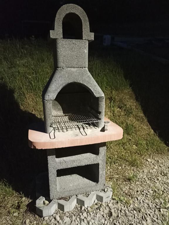 Fotografia z galérie ubytovania Domki i apartamenty nad jeziorem solińskim z basenem I widokiem na góry v destinácii Wołkowyja