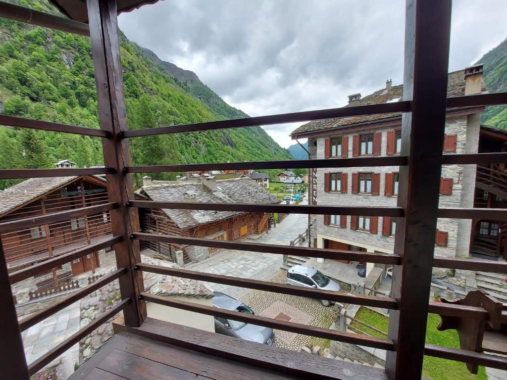 Nespecifikovaný výhled na hory nebo výhled na hory při pohledu z hotelu