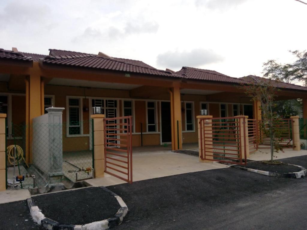 a house under construction with the front porch framed at Lynn Homestay Jitra in Jitra