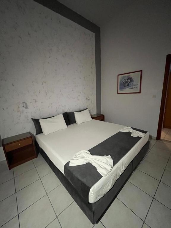 Vlycha Beach Apartments - 19