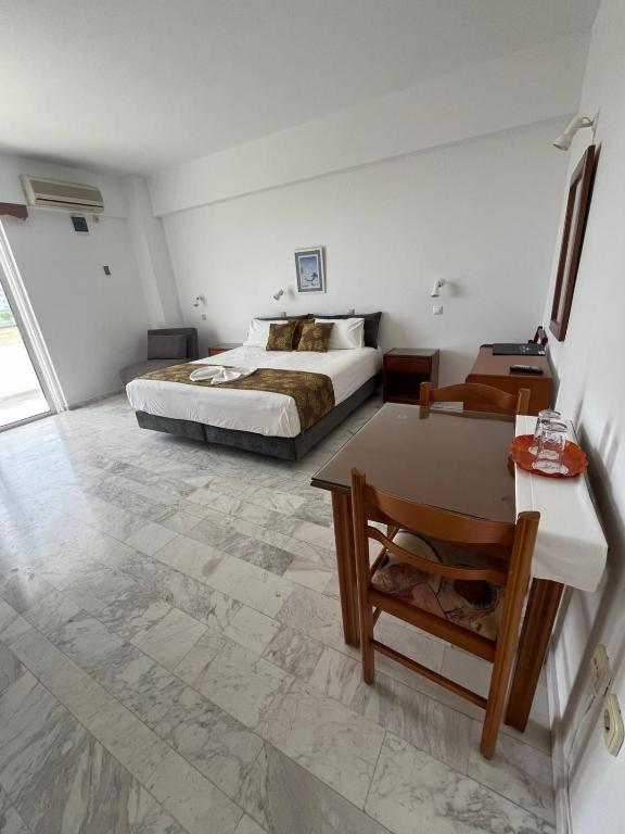 Vlycha Beach Apartments - 18