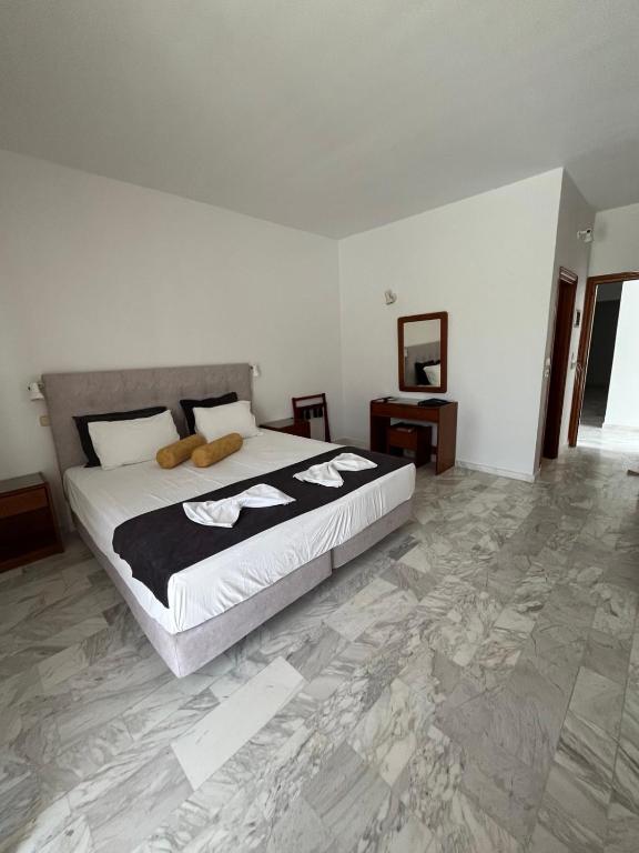 Vlycha Beach Apartments - 10