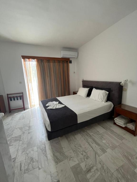 Vlycha Beach Apartments - 11