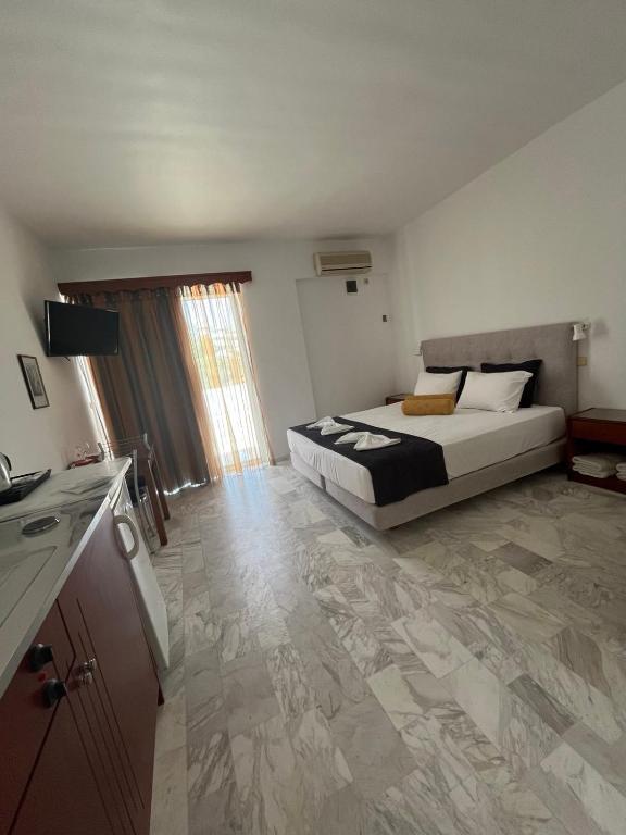 Vlycha Beach Apartments - 13