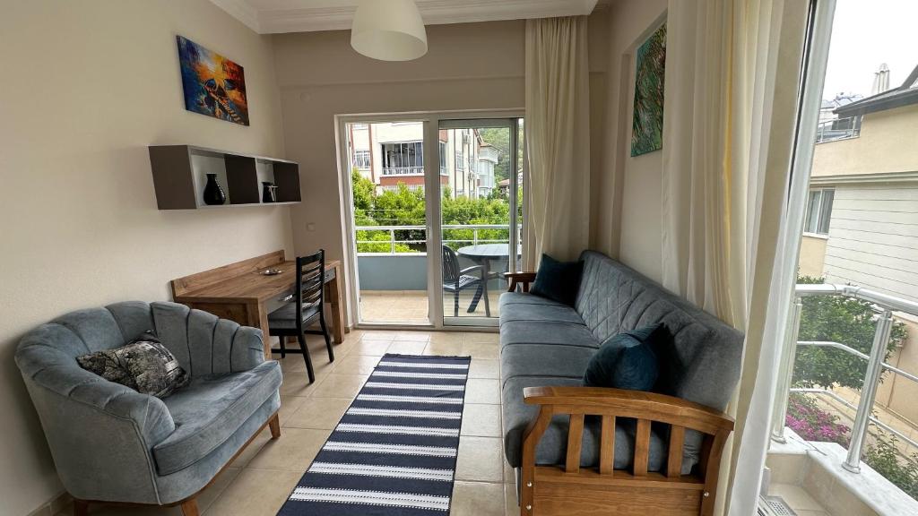 Χώρος καθιστικού στο Kemer Comfort Apartment 02
