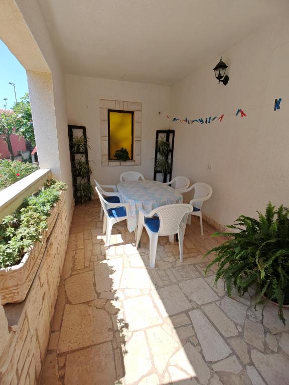 Apartments Pomer