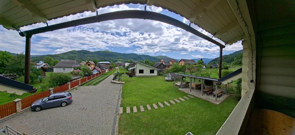 Nespecifikovaný výhled na hory nebo výhled na hory při pohledu z hotelu