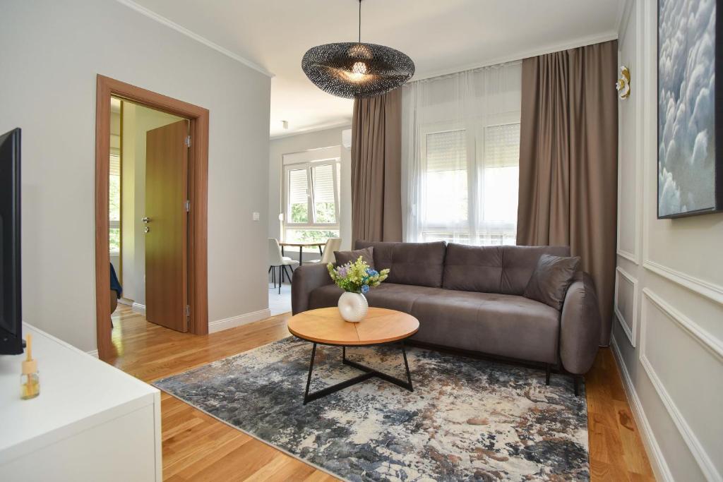 Χώρος καθιστικού στο Comfy one-bdr apartment Staša