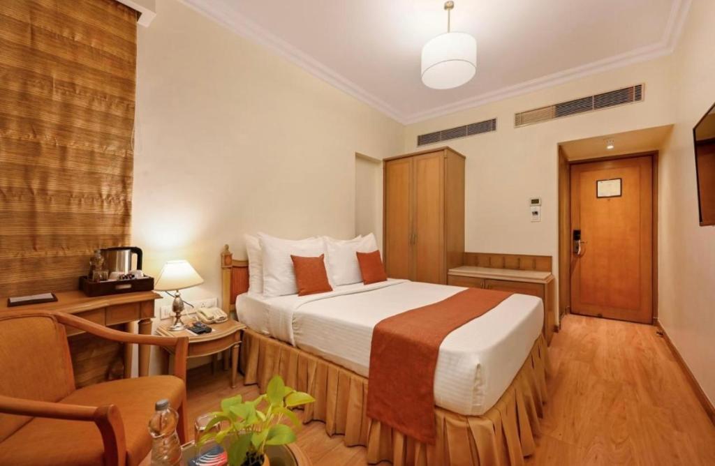 Postel nebo postele na pokoji v ubytování Hotel Diamond Inn-Near IGI -Airport-Terminal-3