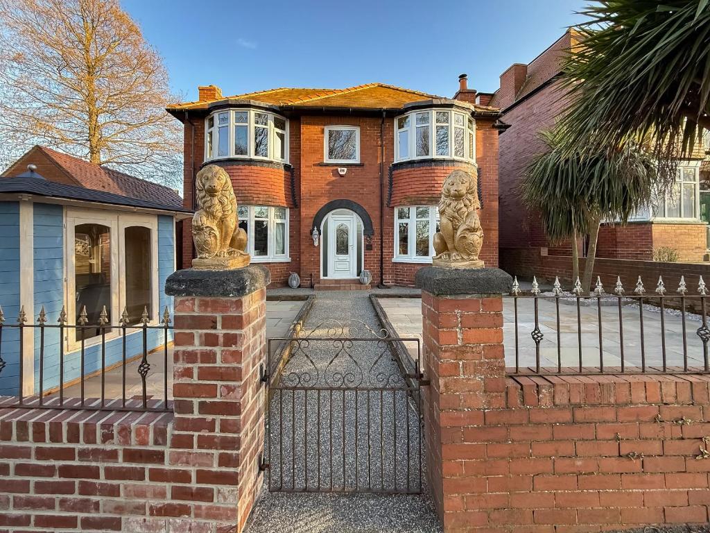 El edificio en el que está la casa vacacional