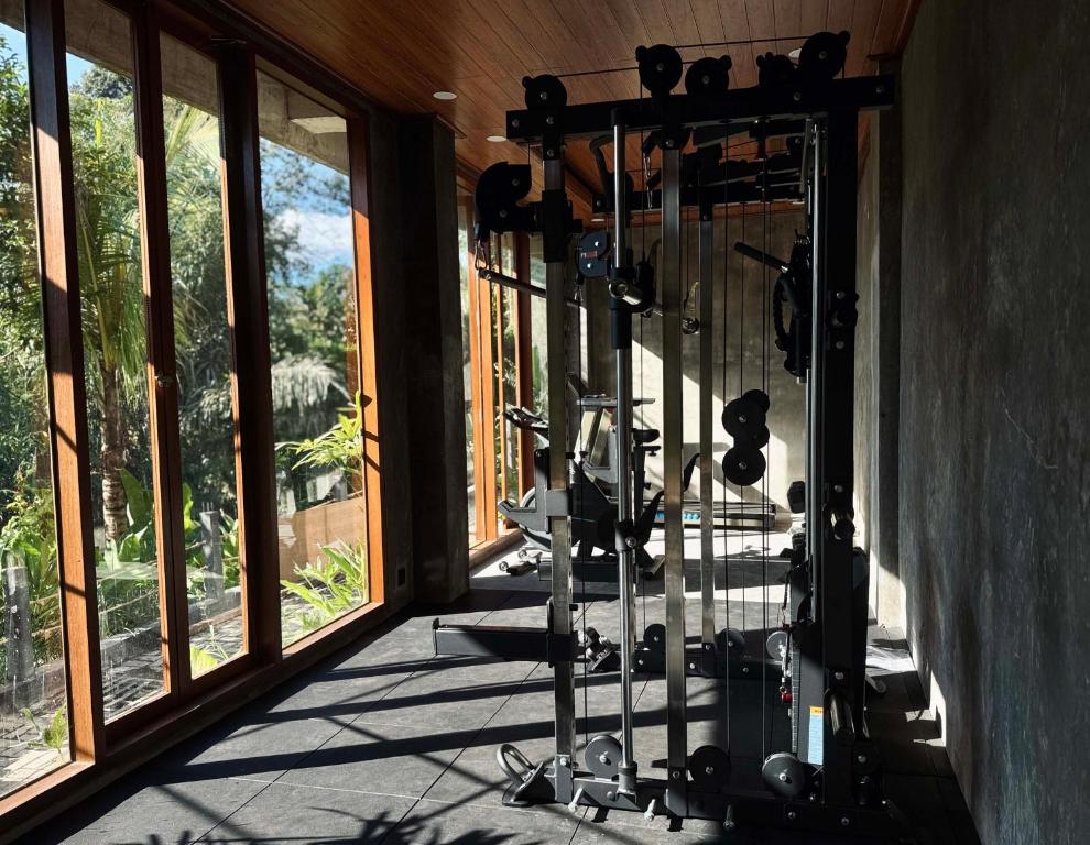Fitness centrum a/nebo fitness zařízení v ubytování The Lumbung Jaya Resort