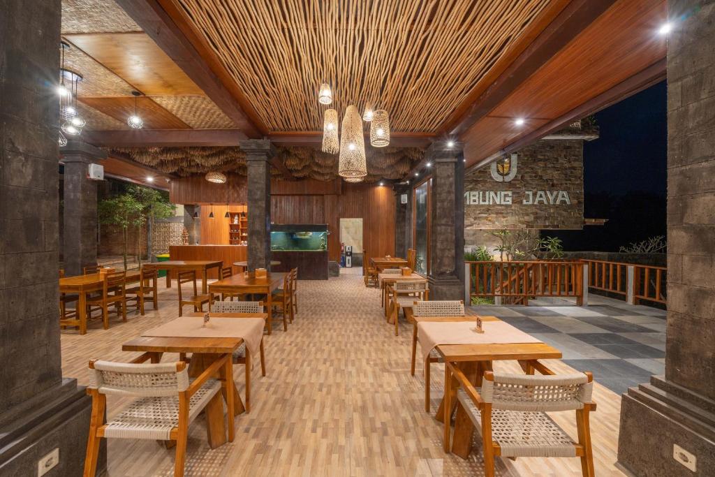 Restaurace v ubytování The Lumbung Jaya Resort