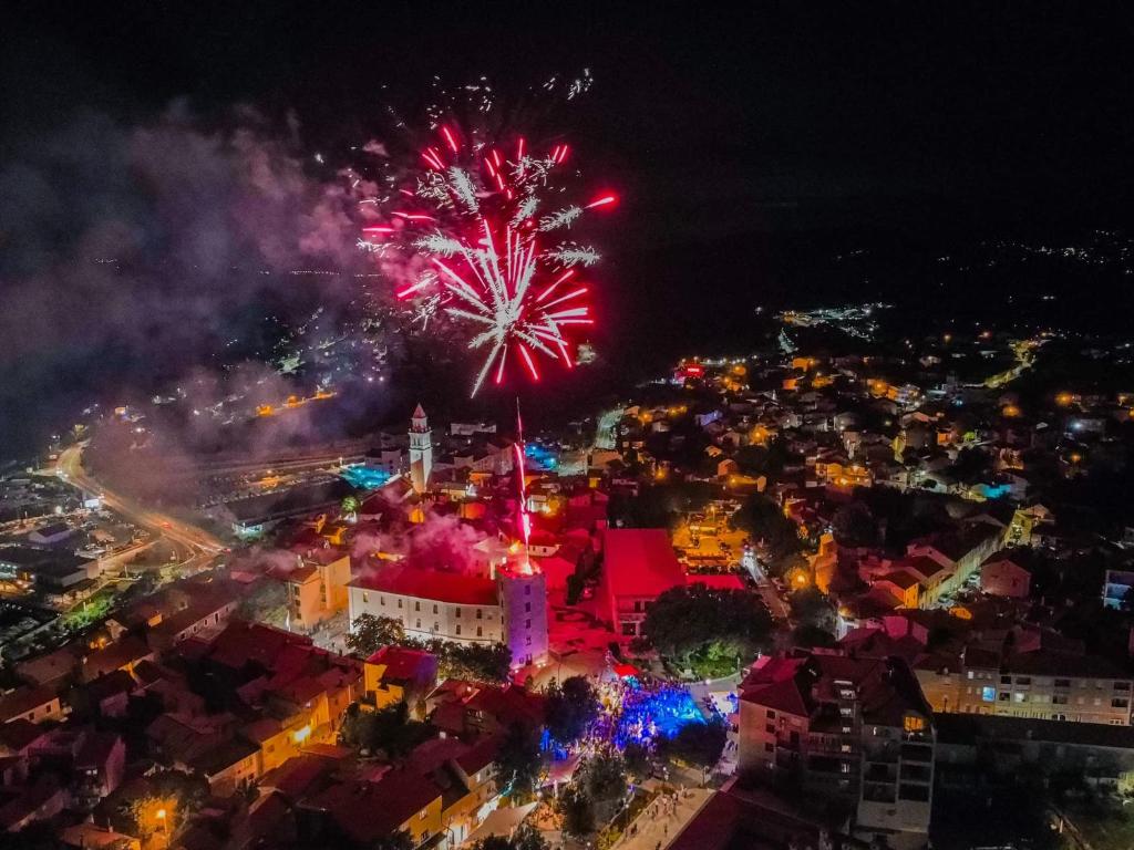 Letecký snímek ubytování Apartmens Adriana