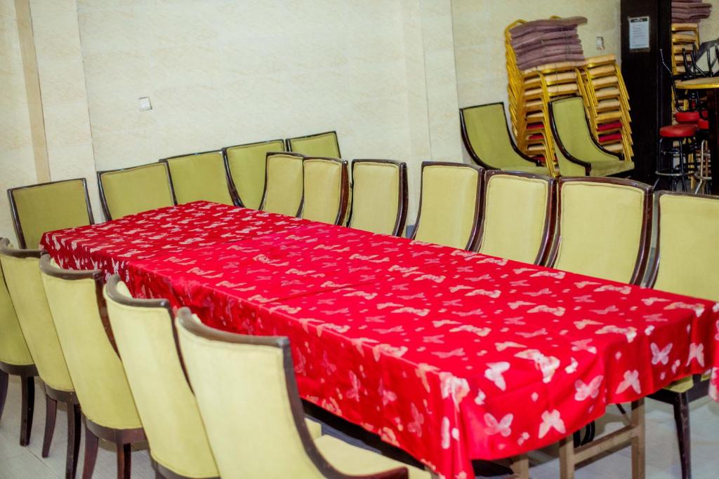 Istumisnurk majutusasutuses Forever Hotel and Suites
