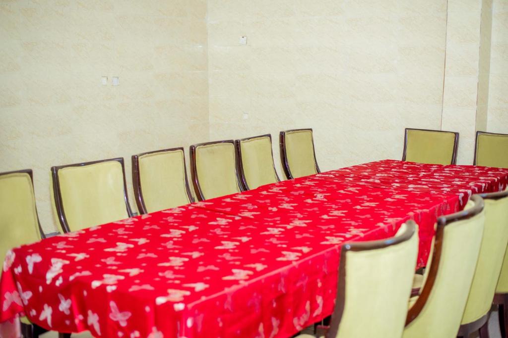 Foto Owerris asuva majutusasutuse Forever Hotel and Suites galeriist
