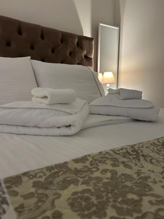 Postel nebo postele na pokoji v ubytování 1571_ SUITES A2