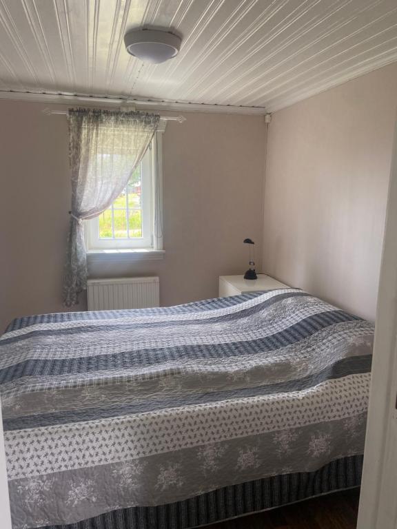 Postel nebo postele na pokoji v ubytování Mysigt hus i Torsby