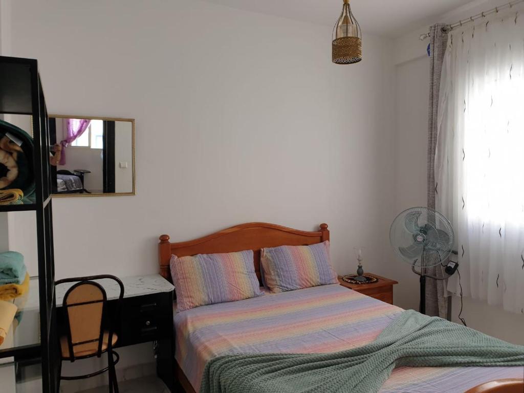 Postel nebo postele na pokoji v ubytování APPARTEMENT AL HOCEIMA prés de PLAGE CALABONITA