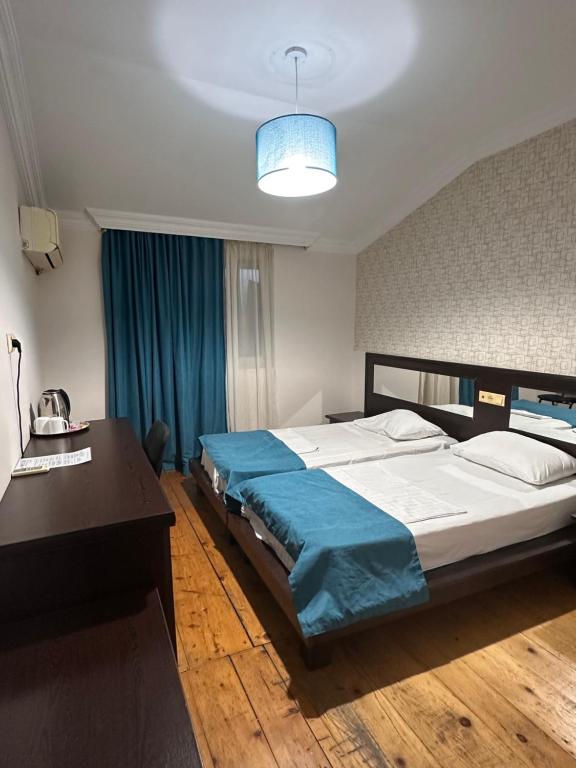 Postel nebo postele na pokoji v ubytování Hotel VISTA BATUMI