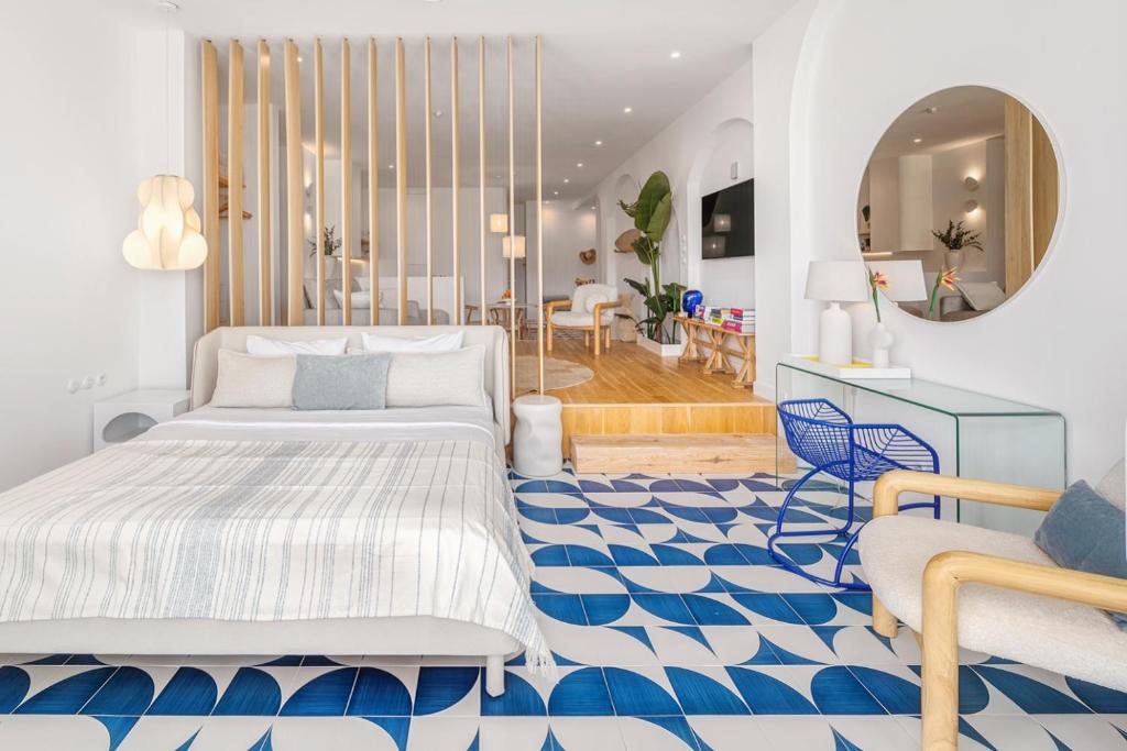 Postel nebo postele na pokoji v ubytování Ocean Studio by ENDLESS SUN I modern comfort, sea view, wi-fi, parking & rooftop pool