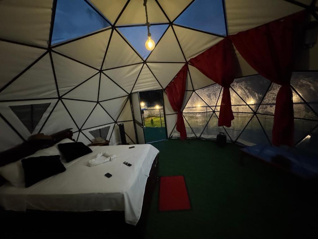 Voodi või voodid majutusasutuse Glamping Delú toas