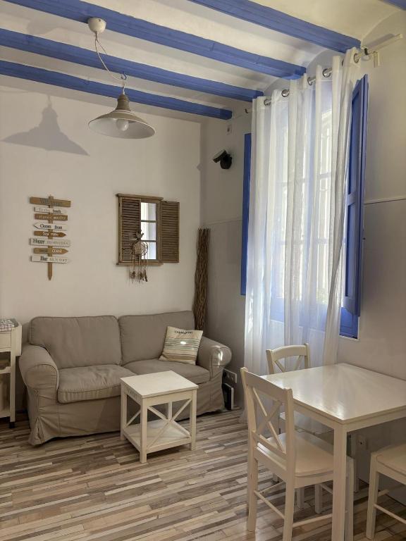 Cosy apartment next to the sea