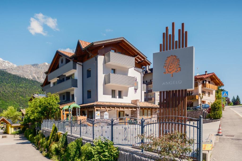 Nespecifikovaný výhled na hory nebo výhled na hory při pohledu z hotelu