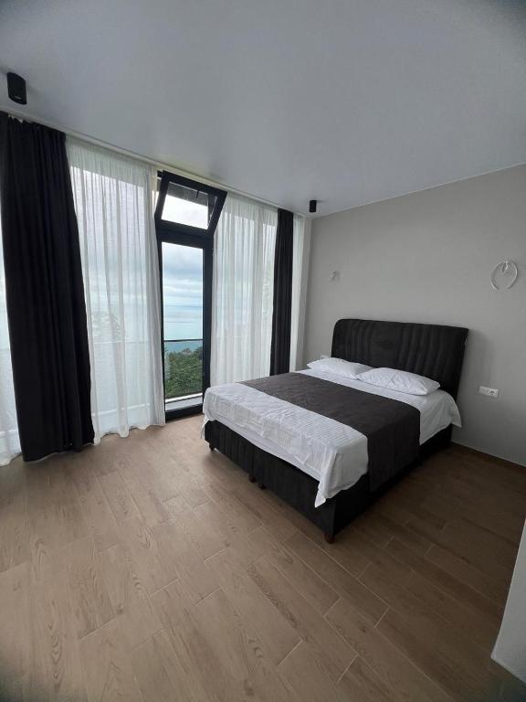 Postel nebo postele na pokoji v ubytování Villa Deluxe Kvariati