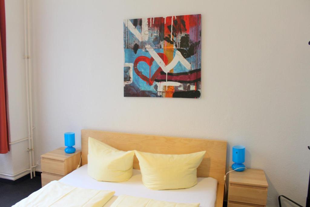 Postel nebo postele na pokoji v ubytování Pension Central Hostel Berlin