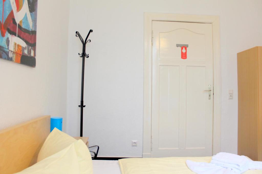 Postel nebo postele na pokoji v ubytování Pension Central Hostel Berlin