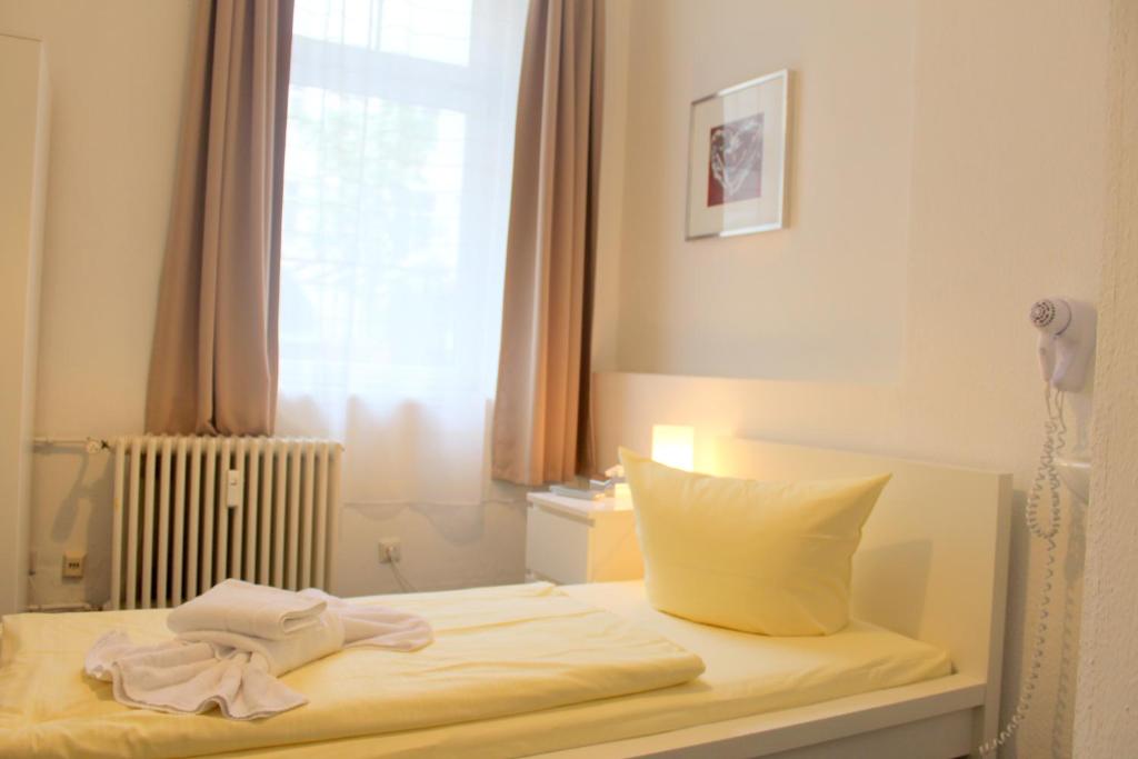 Postel nebo postele na pokoji v ubytování Pension Central Hostel Berlin