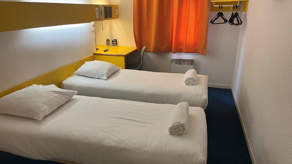 Postel nebo postele na pokoji v ubytování Quick Palace Anglet