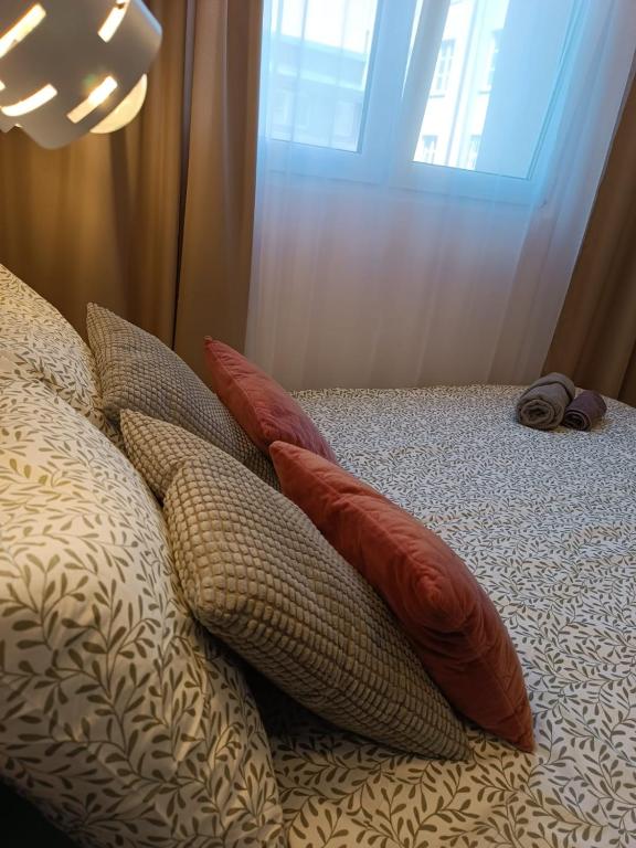 Postel nebo postele na pokoji v ubytování Super Central small studio with Palace View!