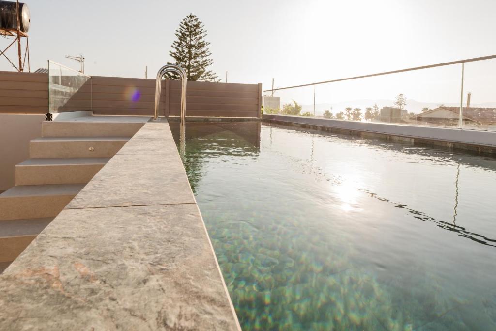 Bazén v ubytování Evexia boutique hotel & Spa nebo v jeho okolí