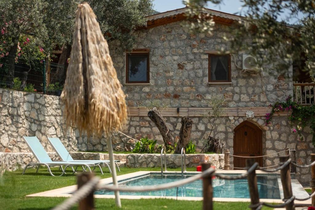 Kolam renang di atau dekat dengan Stone House with Pool Among Olive Trees in Kabak